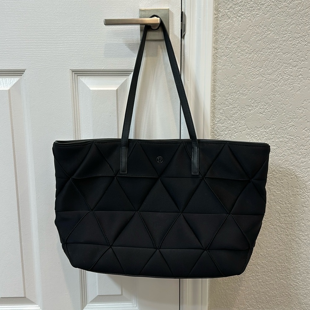 Lululemon tote
